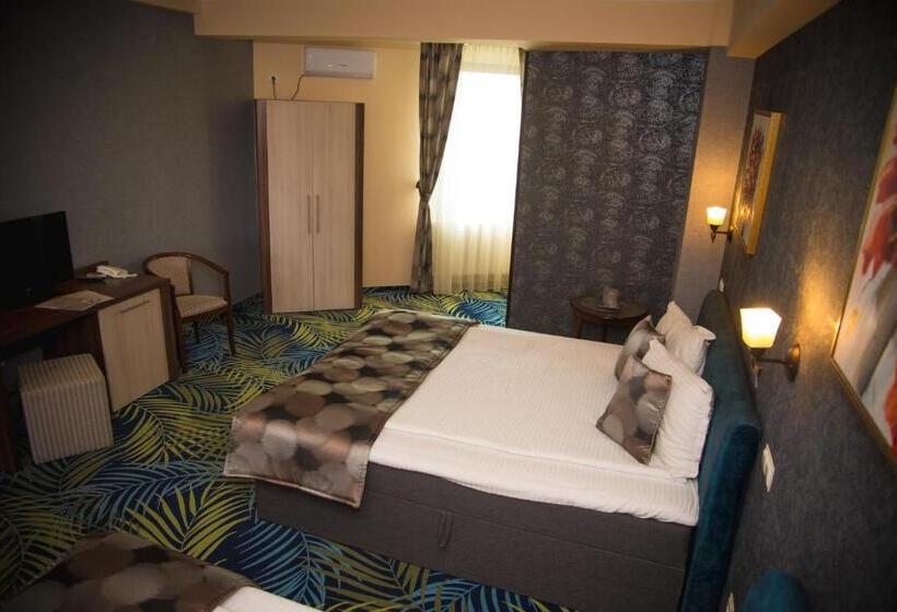 标准三人间, Stefani