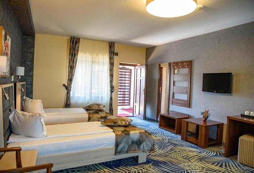 两卧家庭套房, Stefani