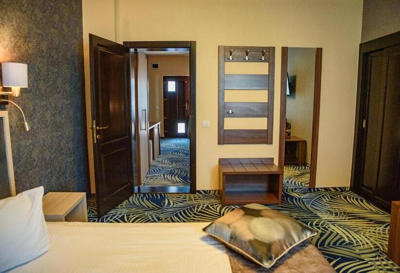 两卧家庭套房, Stefani