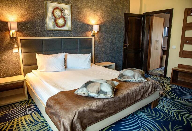 两卧家庭套房, Stefani