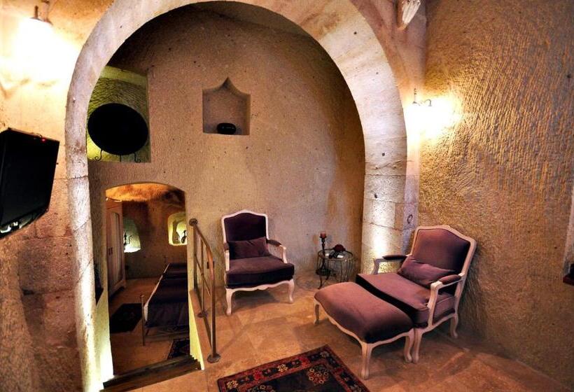 Люкс, Tafoni Houses Cave