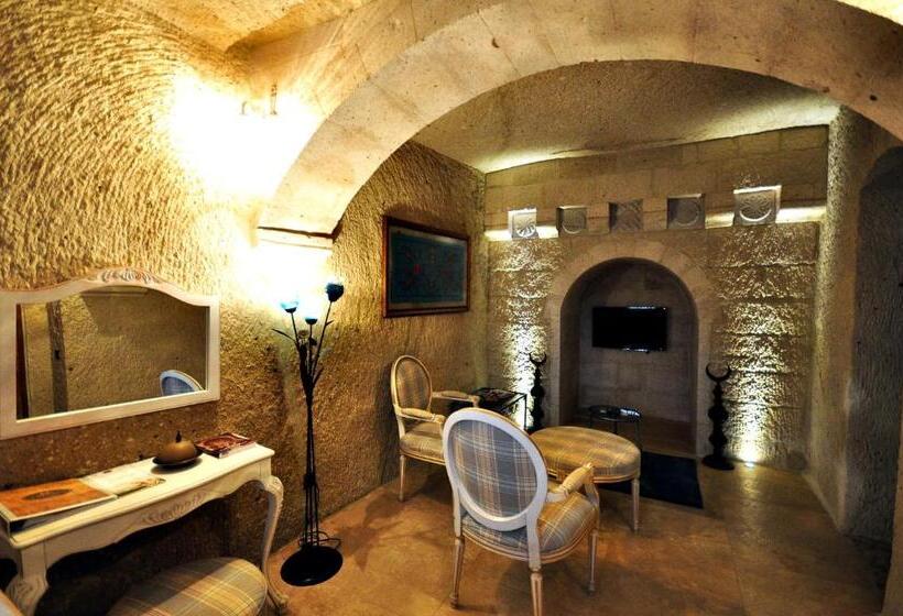 Люкс, Tafoni Houses Cave