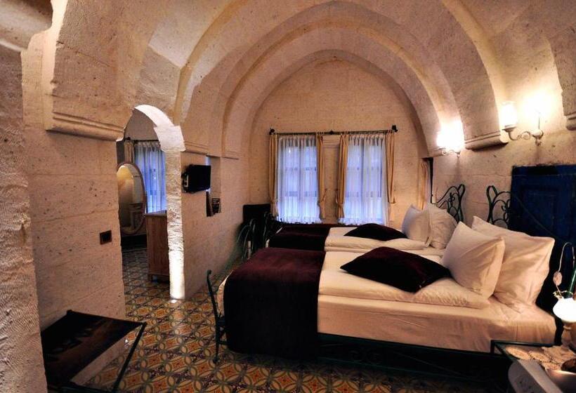 Люкс, Tafoni Houses Cave