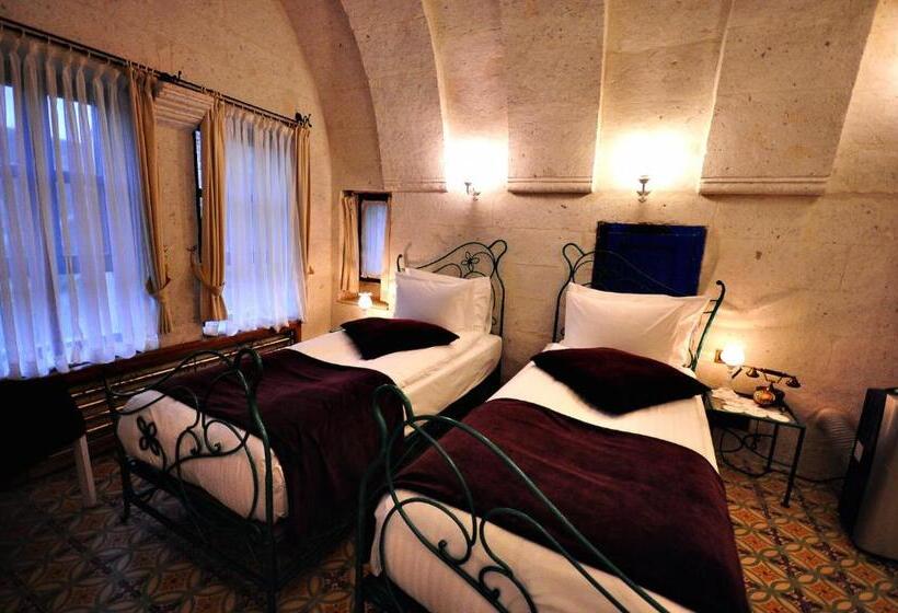 Люкс, Tafoni Houses Cave