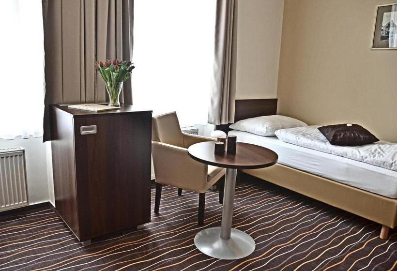 スタンダードシングルルーム, U Hradu