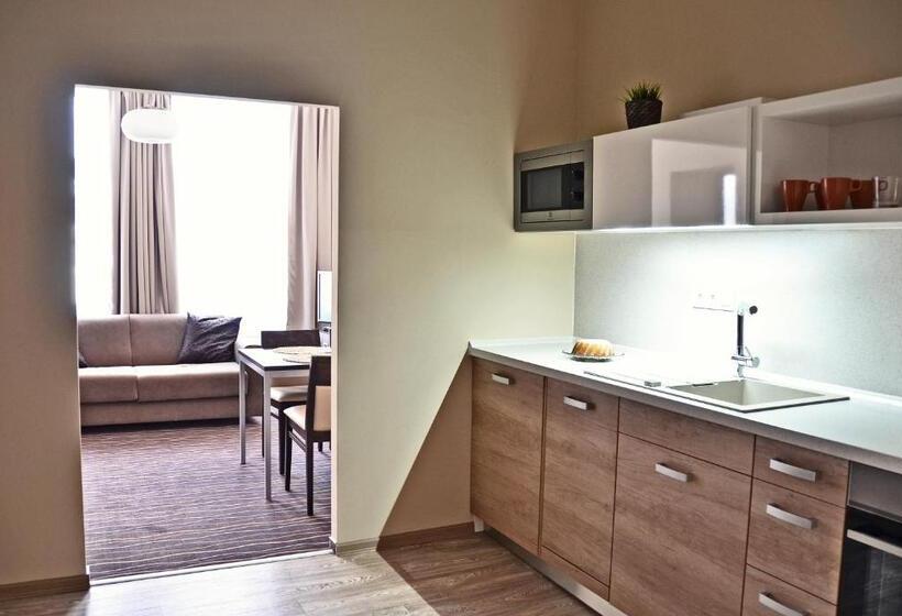 スイート, U Hradu