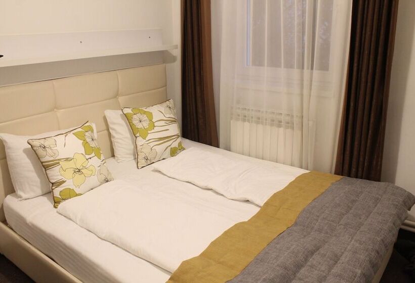 اتاق استاندارد یک نفره, Sokak