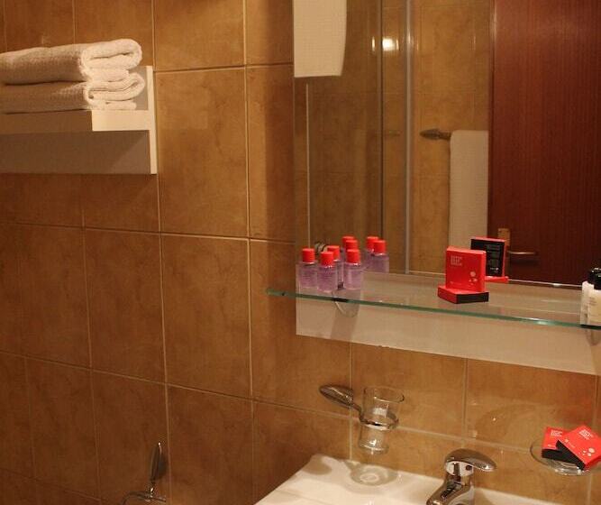 اتاق استاندارد, Sokak