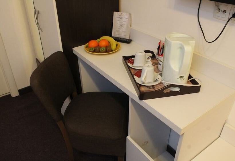 اتاق استاندارد, Sokak