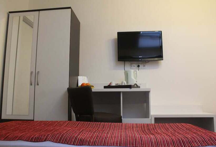 اتاق استاندارد, Sokak