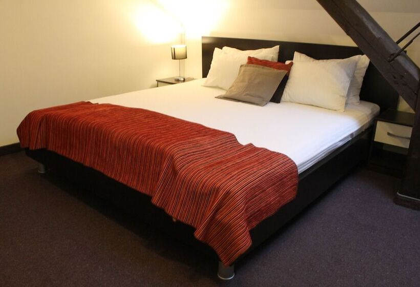 اتاق استاندارد چهار تخته, Sokak