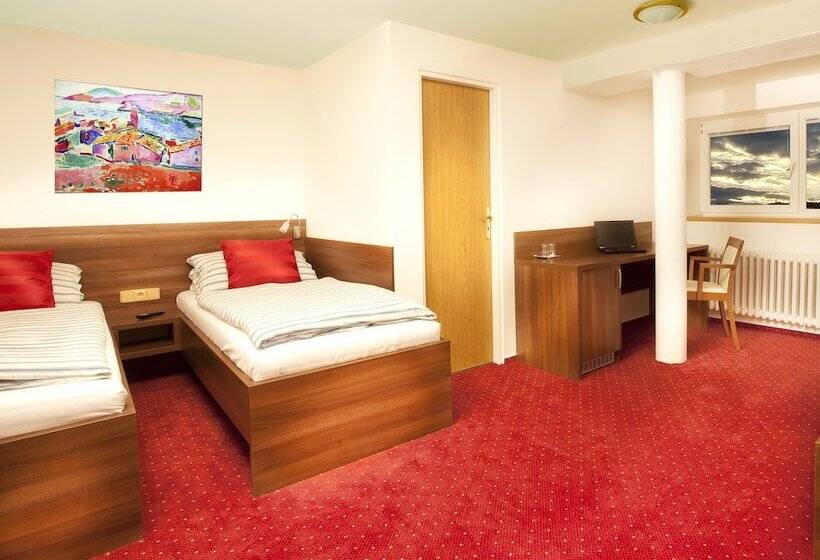 Quarto Estandar, Pension Primus