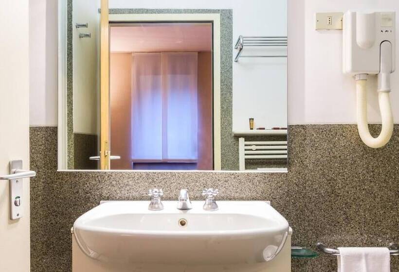 استودیوی استاندارد, Residence Portello