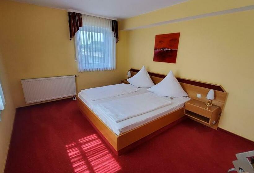 デラックスルーム, Café 3 Kronen