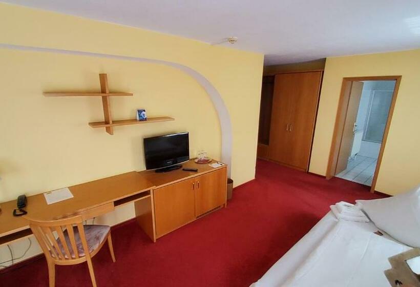 デラックスルーム, Café 3 Kronen