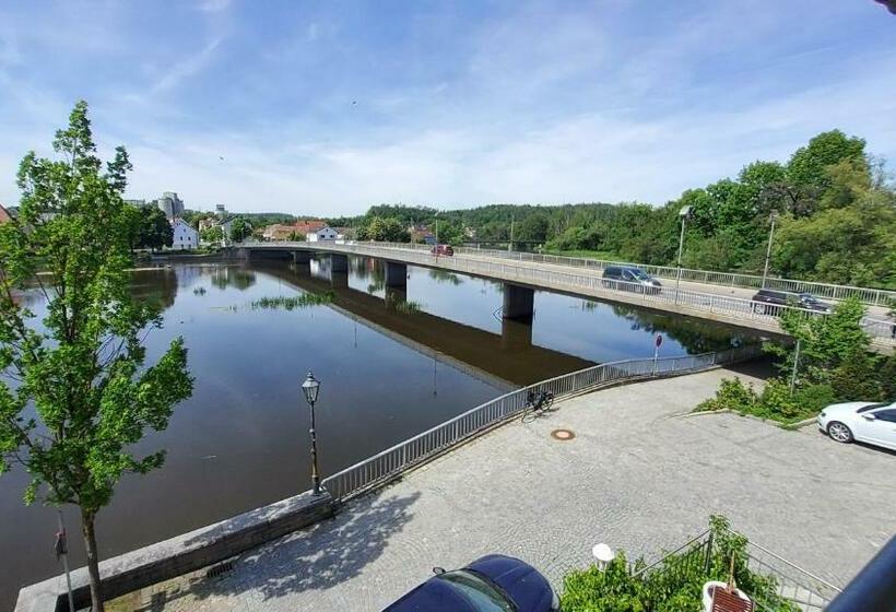 デラックスルーム, Café 3 Kronen