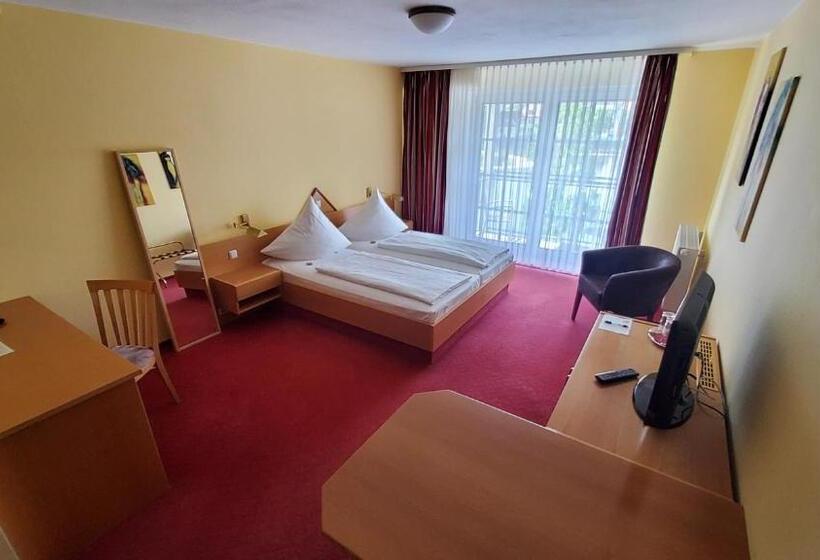 デラックスルーム, Café 3 Kronen