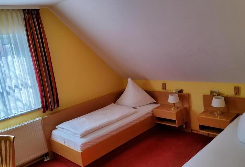 חדר דלוקס, Café 3 Kronen