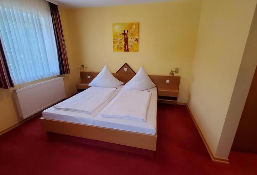 デラックスルーム, Café 3 Kronen