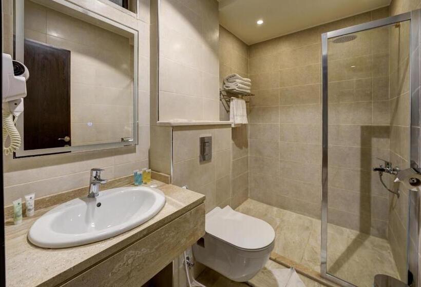 Economy Triple Room, Luciana Hotel By Bratus