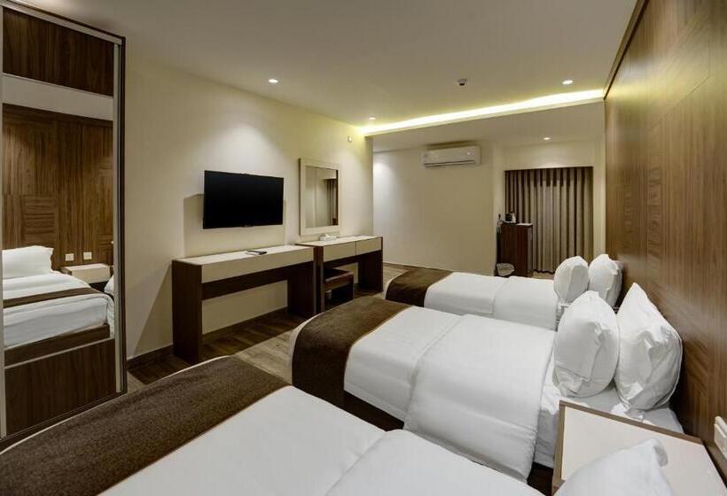 Economy Triple Room, Luciana Hotel By Bratus