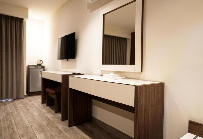 اتاق سه نفره دلوکس با چشم‌انداز دریا, Luciana Hotel By Bratus