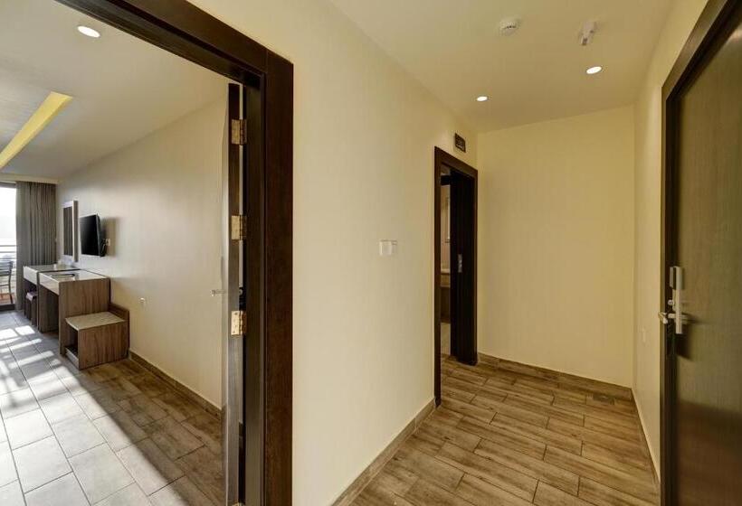 اتاق خانوادگی با چشم‌انداز دریا, Luciana Hotel By Bratus