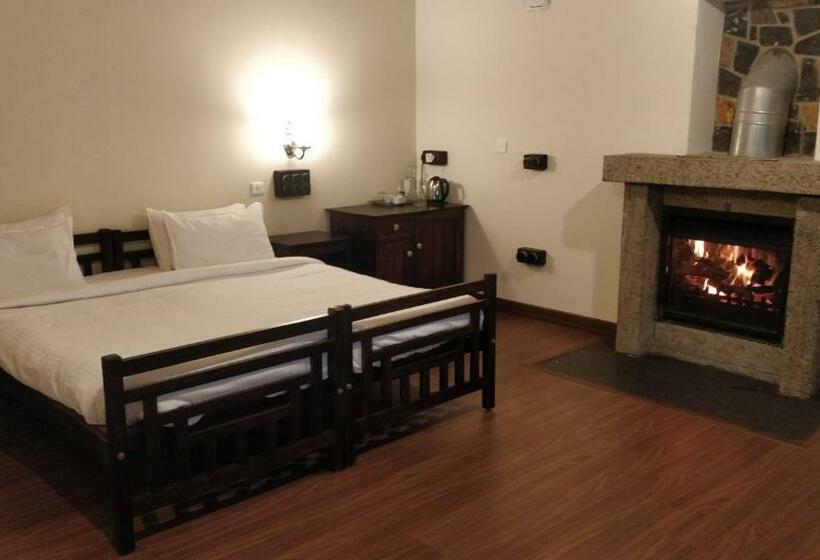 سوییت با چشمانداز کوه, The Hearth