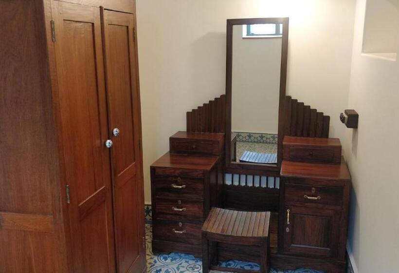 سوییت با چشمانداز کوه, The Hearth