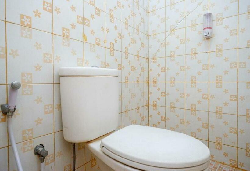 اتاق استاندارد, Urbanview Hotel Platinum Parepare