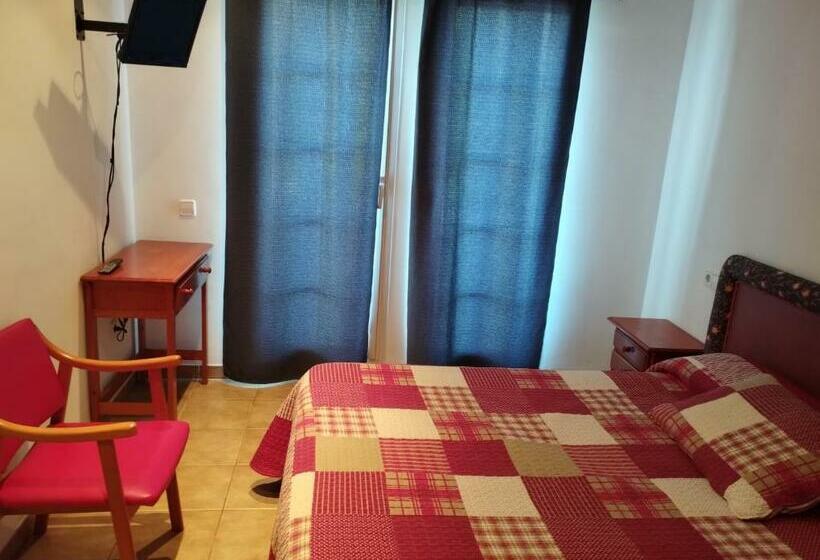 Номер Стандарт с Балконом, Hostal Restaurant Paca