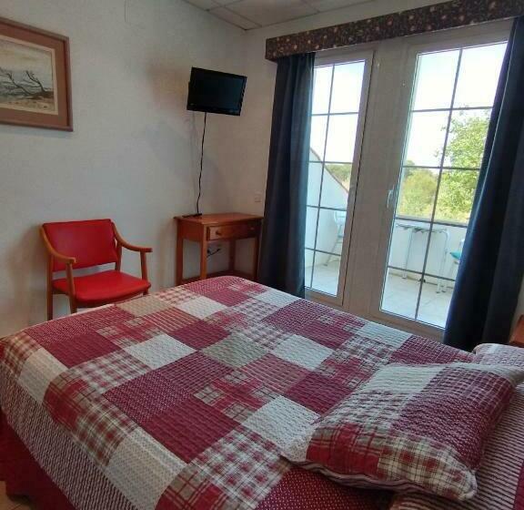 Номер Стандарт с Балконом, Hostal Restaurant Paca