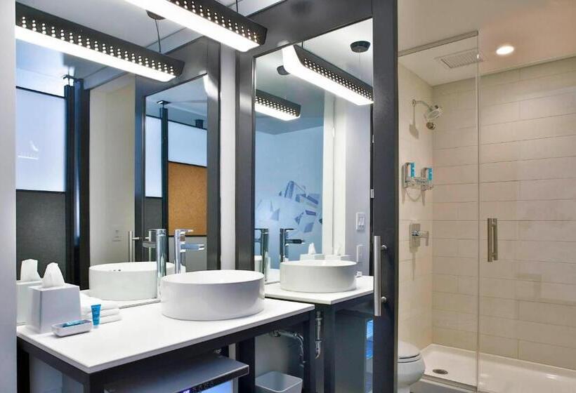 חדר סטנדרט עם מיטת קינג, Aloft Florence