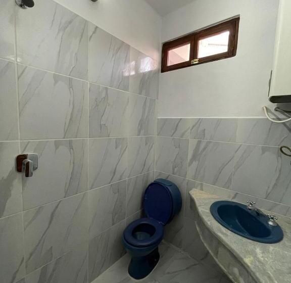 سوئیت با تخت بزرگ, Poneloya