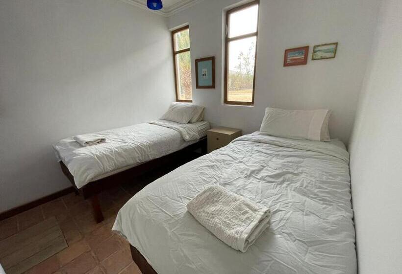 سوئیت با تخت بزرگ, Poneloya