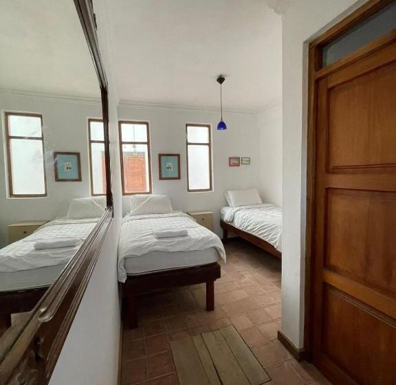 سوئیت با تخت بزرگ, Poneloya