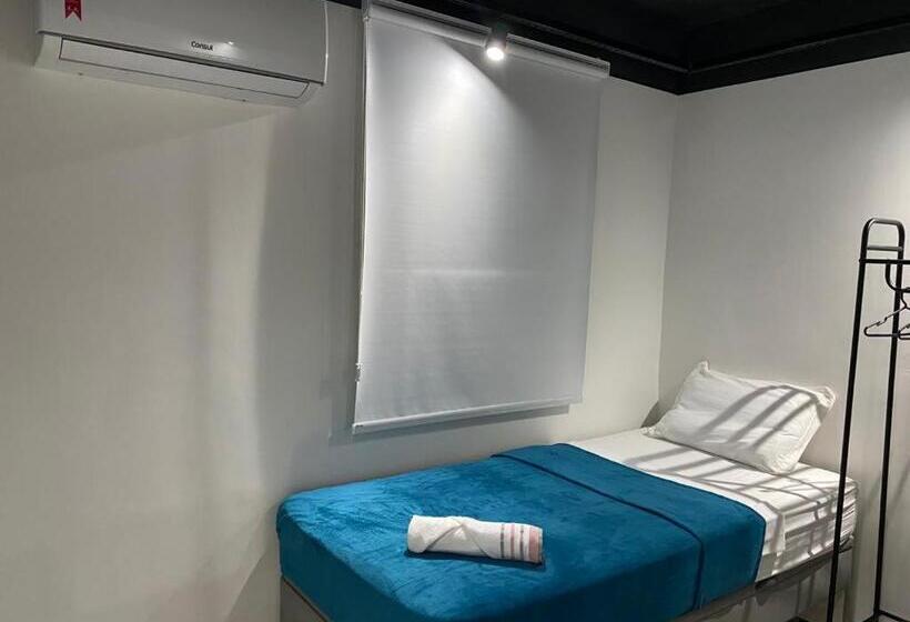 트리플 클래식 룸, Ház