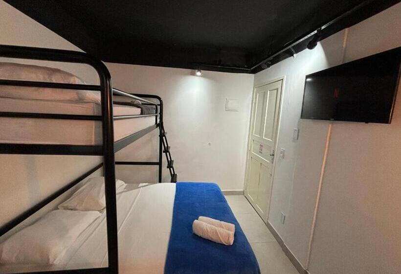 스탠다드 트리플 룸, Ház