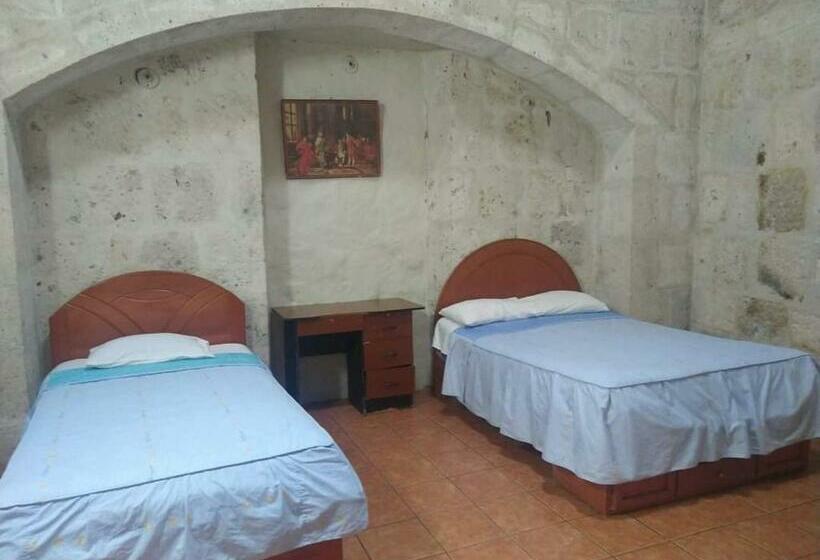 اتاق استاندارد, Hostal Flores