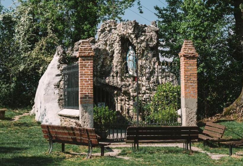 חדר משפחתי, Mela E Pera