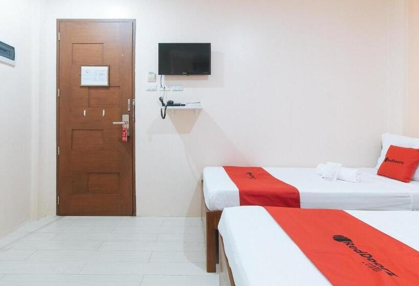 غرفة قياسية ثلاثية, Reddoorz Plus At Eco Green Boutique