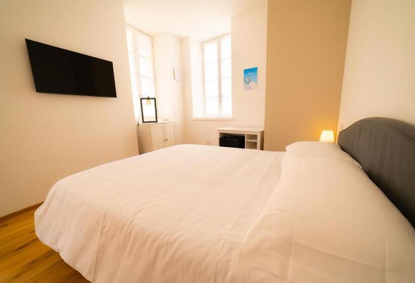 غرفة قياسية ثلاثية, Locanda Alberti