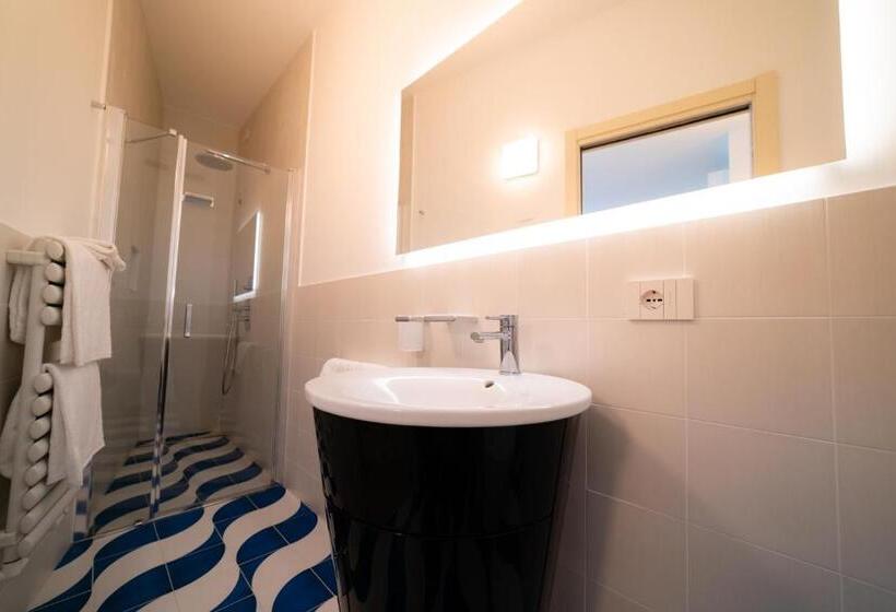 غرفة قياسية ثلاثية, Locanda Alberti