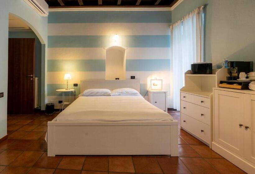 غرفة قياسية ثلاثية, Locanda Alberti