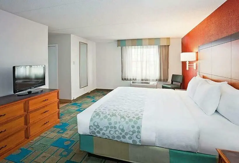 身障者適用キングサイズベッドルーム, Norwood Inn & Suites Merrillville