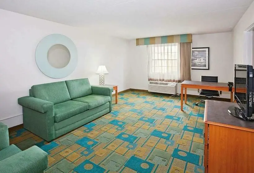 キングサイズベッドのスタンダードルーム, Norwood Inn & Suites Merrillville