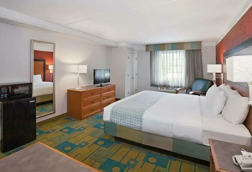 キングサイズベッドのスタンダードルーム, Norwood Inn & Suites Merrillville
