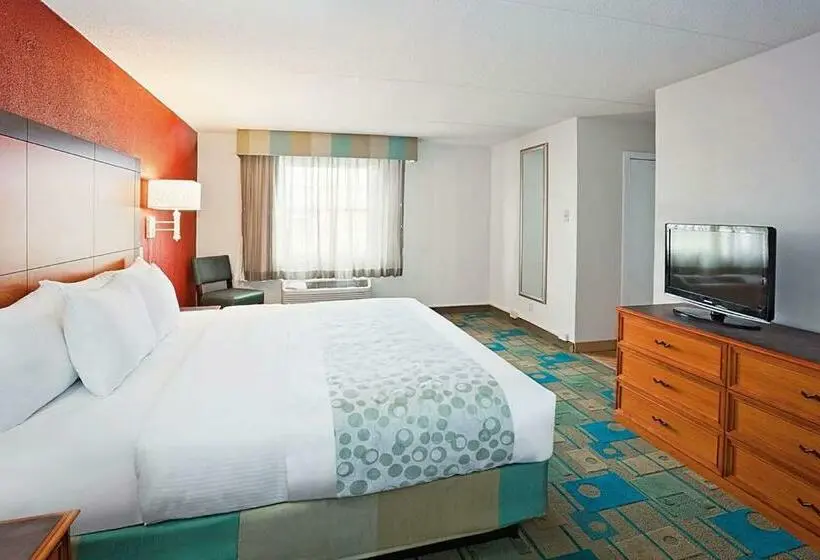 キングサイズベッドのスタンダードルーム, Norwood Inn & Suites Merrillville