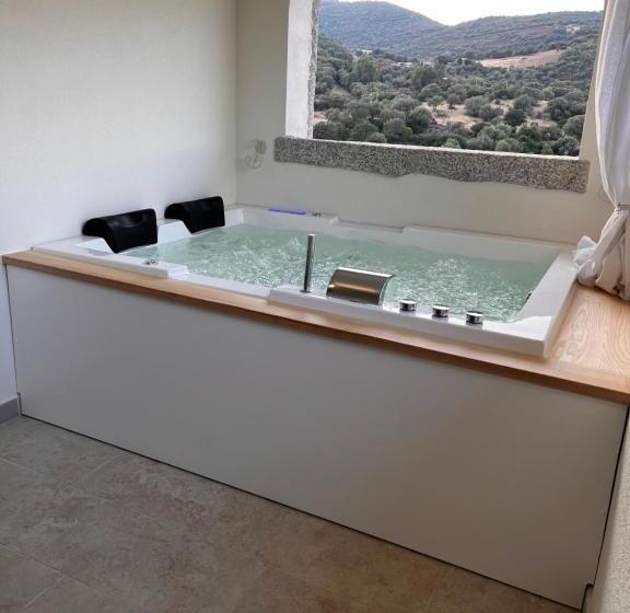 اتاق استاندارد با تخت بزرگ, Lamefata