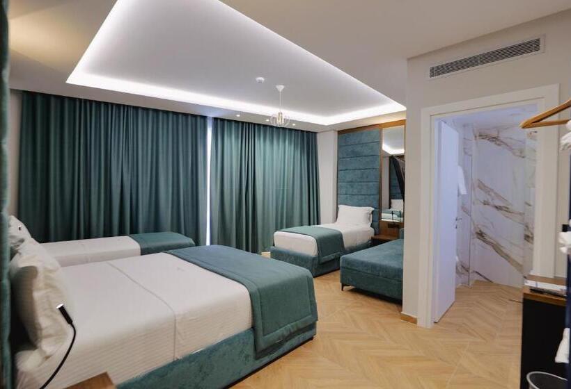 Четырехместный Номер Стандарт с Балконом, Duka S